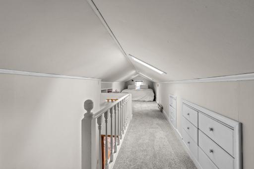 65-web-or-mls-2716 Ewing Ave N-135.jpg
