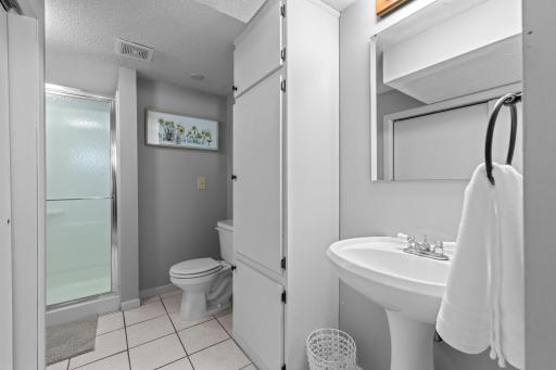 63-web-or-mls-2716 Ewing Ave N-129 (2).jpg