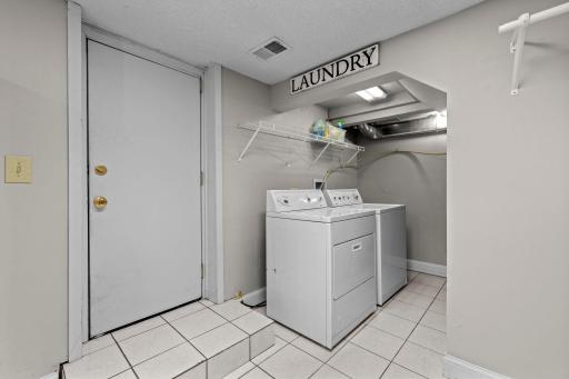 59-web-or-mls-2716 Ewing Ave N-117.jpg