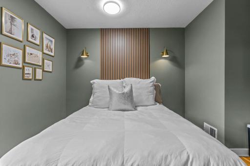 33-web-or-mls-2716 Ewing Ave N-39 (2).jpg