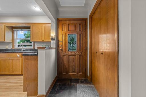 21-web-or-mls-2716 Ewing Ave N-3.jpg