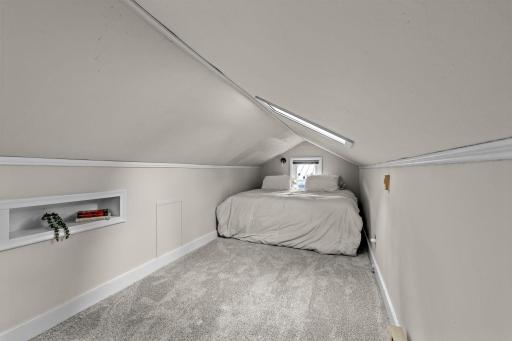 67-web-or-mls-2716 Ewing Ave N-141.jpg