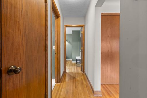 30-web-or-mls-2716 Ewing Ave N-30.jpg