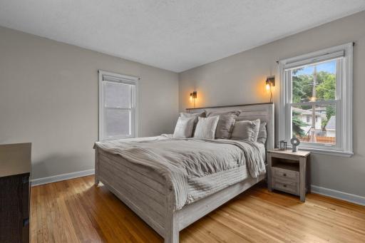 27-web-or-mls-2716 Ewing Ave N-21.jpg
