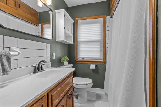 31-web-or-mls-2716 Ewing Ave N-33.jpg