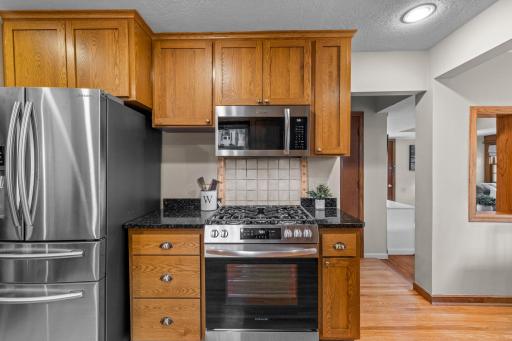 43-web-or-mls-2716 Ewing Ave N-69 (2).jpg