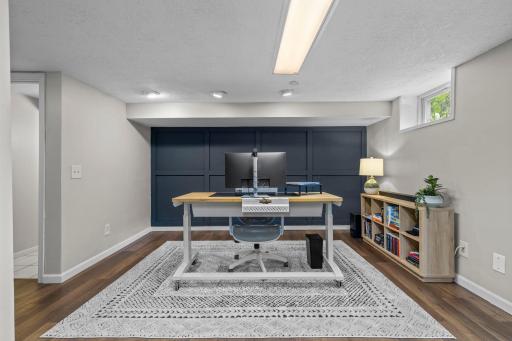 51-web-or-mls-2716 Ewing Ave N-93.jpg