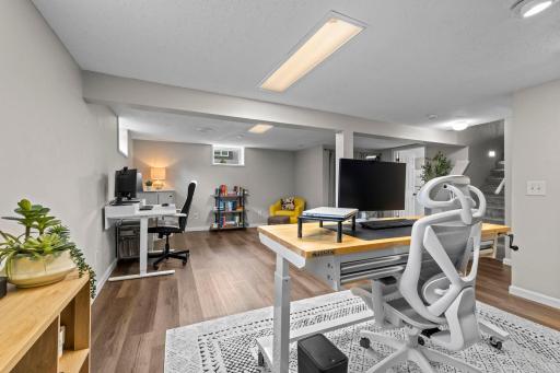 56-web-or-mls-2716 Ewing Ave N-108.jpg