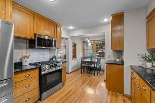 39-web-or-mls-2716 Ewing Ave N-57.jpg