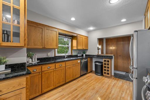 41-web-or-mls-2716 Ewing Ave N-63.jpg