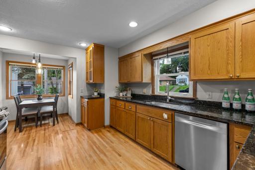 38-web-or-mls-2716 Ewing Ave N-54 (2).jpg