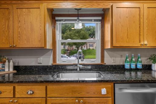 42-web-or-mls-2716 Ewing Ave N-66.jpg
