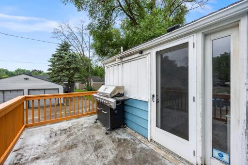 84-web-or-mls-2716 Ewing Ave N-104.jpg
