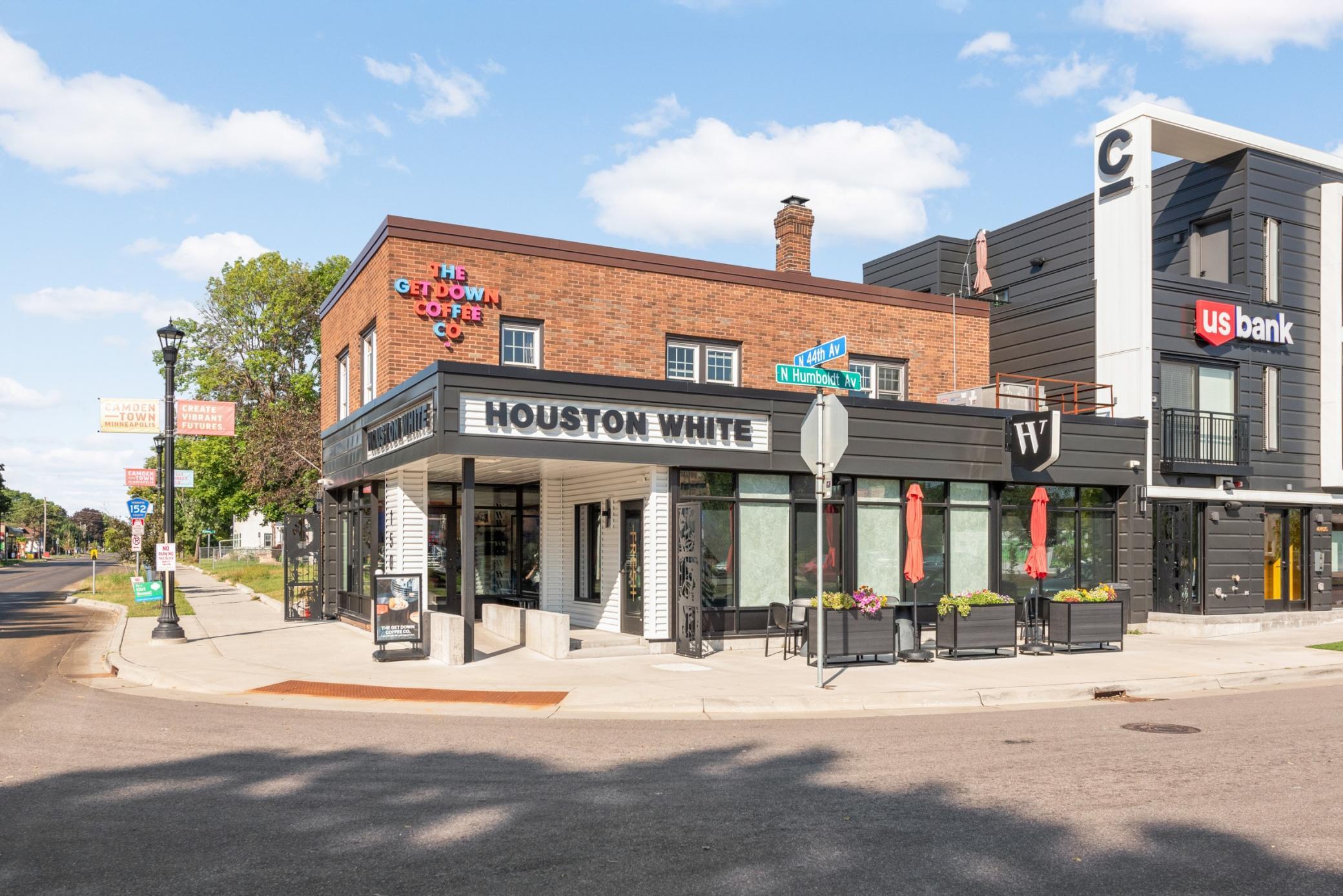 Coffee shops and restaurants within a few blocks.