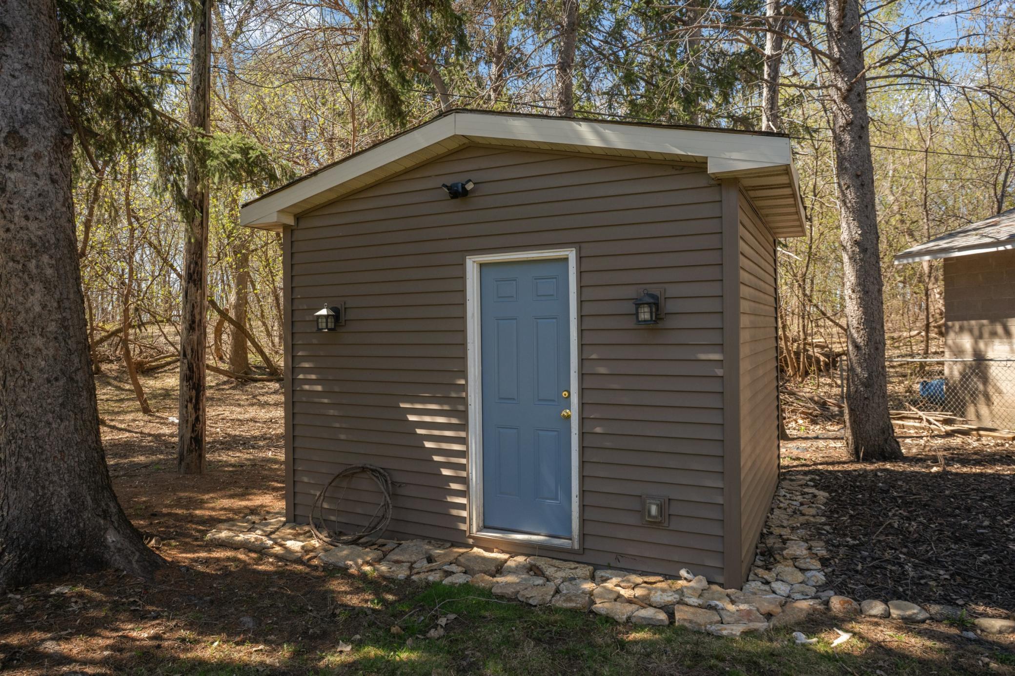 Man/She Shed, has electrical.