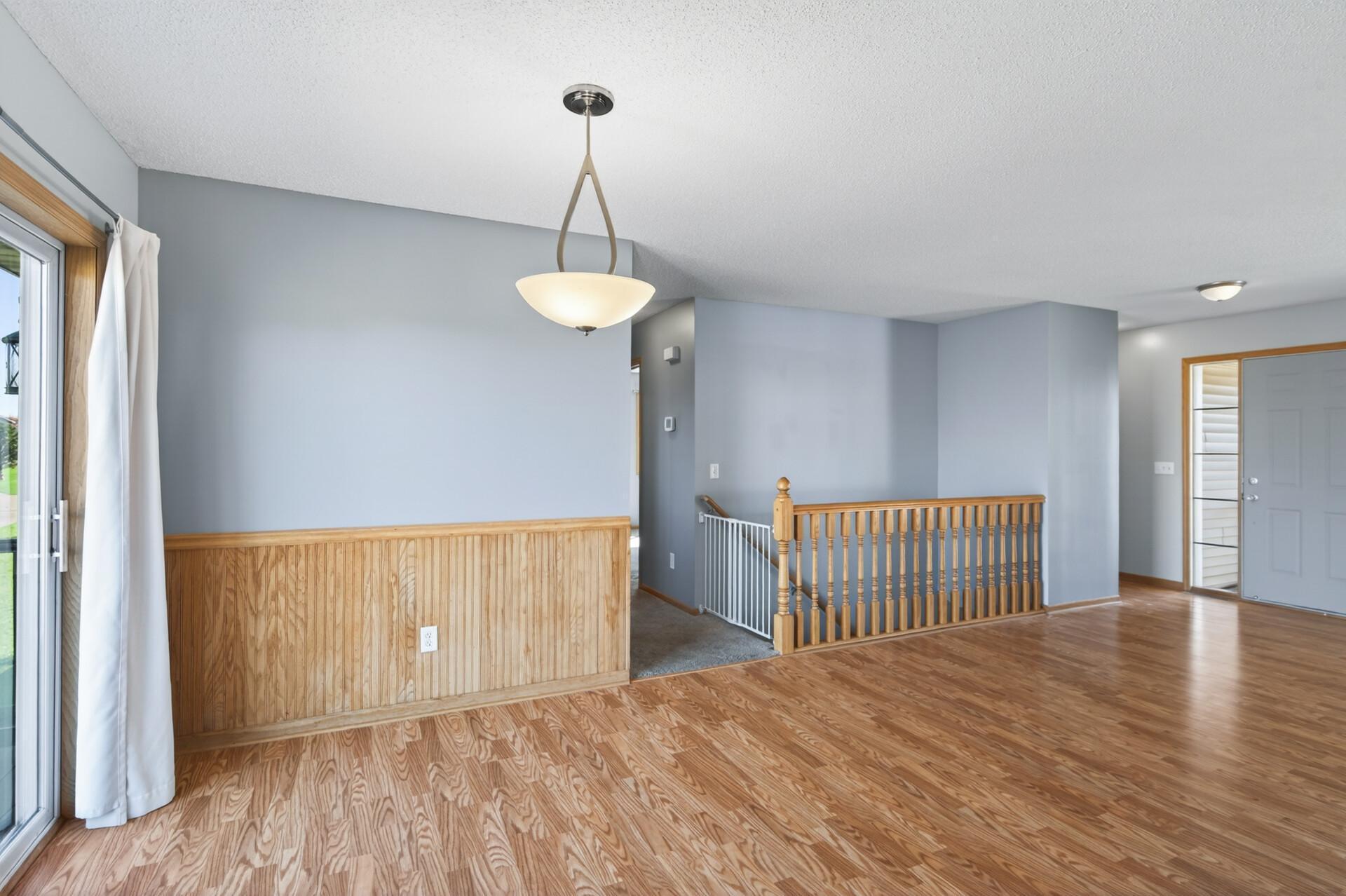 Open flow from dining room to livingroom