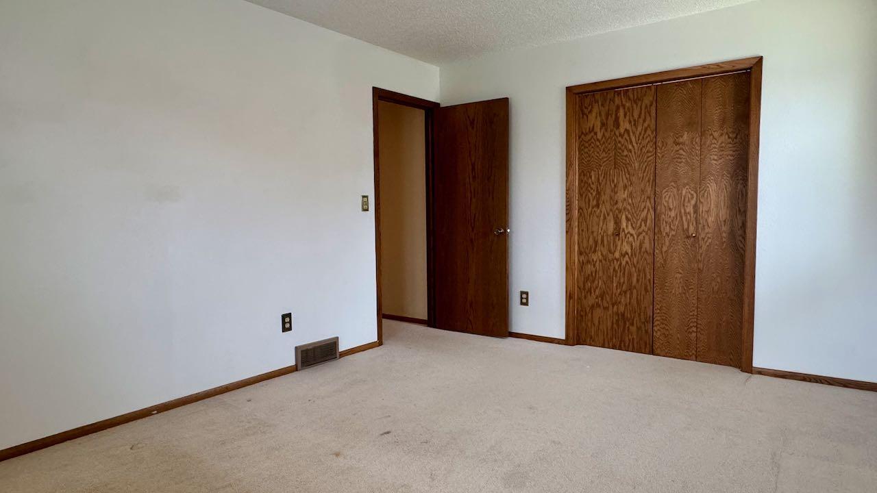 (44) Upstairs Bedroom 1.jpeg