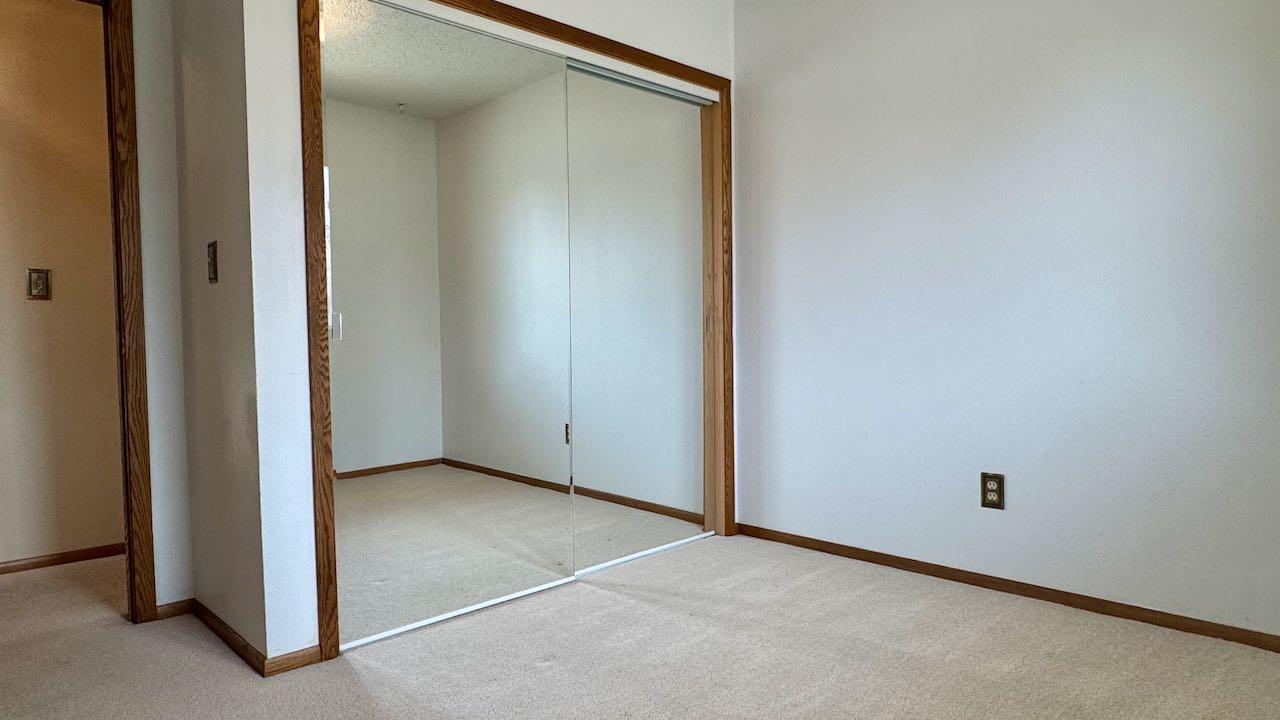 (47) Upstairs Bedroom 2.jpeg