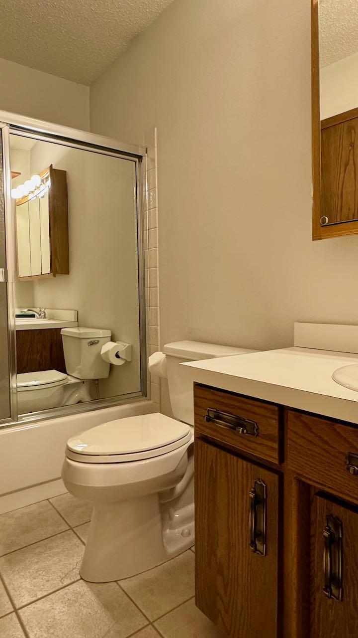 (50) Upstairs Full Bath.jpeg