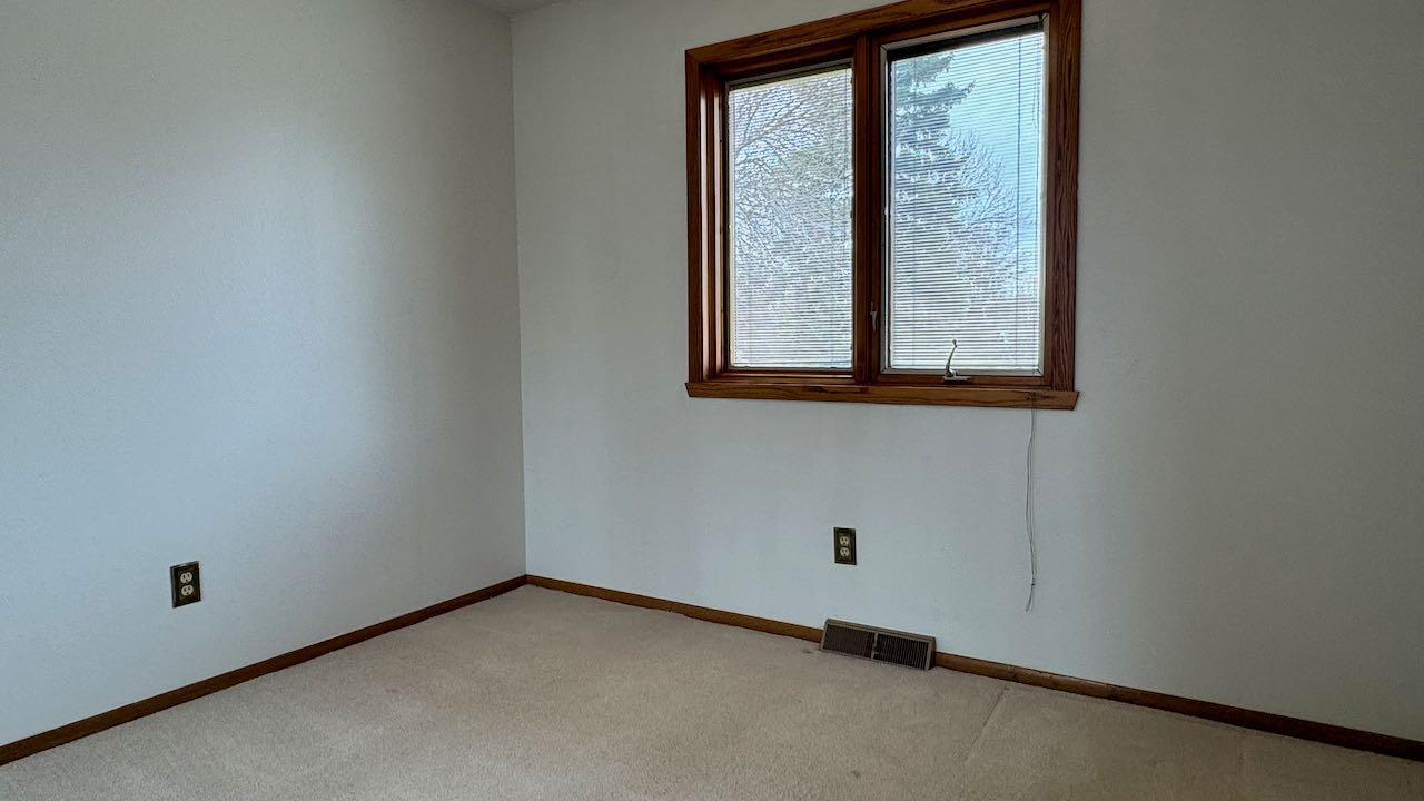 (48) Upstairs Bedroom 2.jpeg