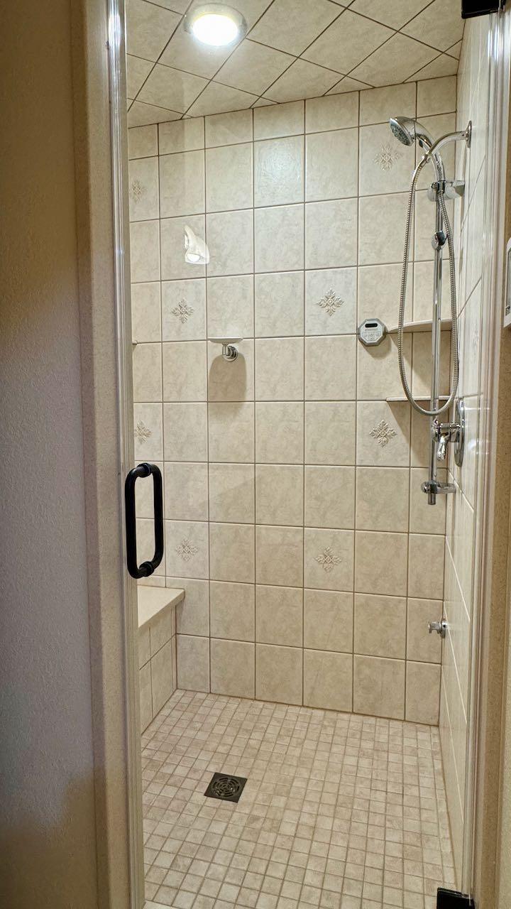 (23) Main Floor Bath Steam Shower.jpeg