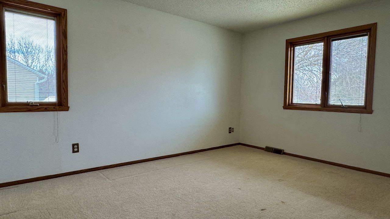 (43) Upstairs Bedroom 1.jpeg