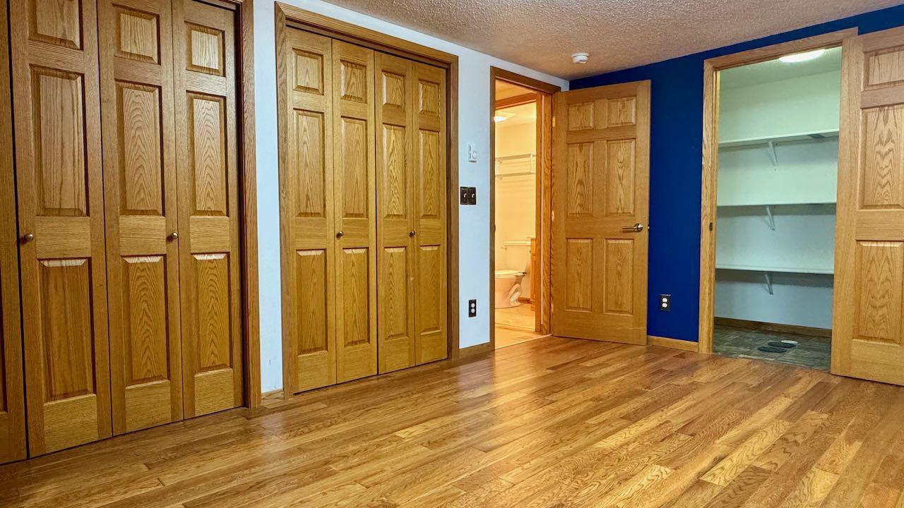 (40) Basement Bedroom has 3 closets.jpeg