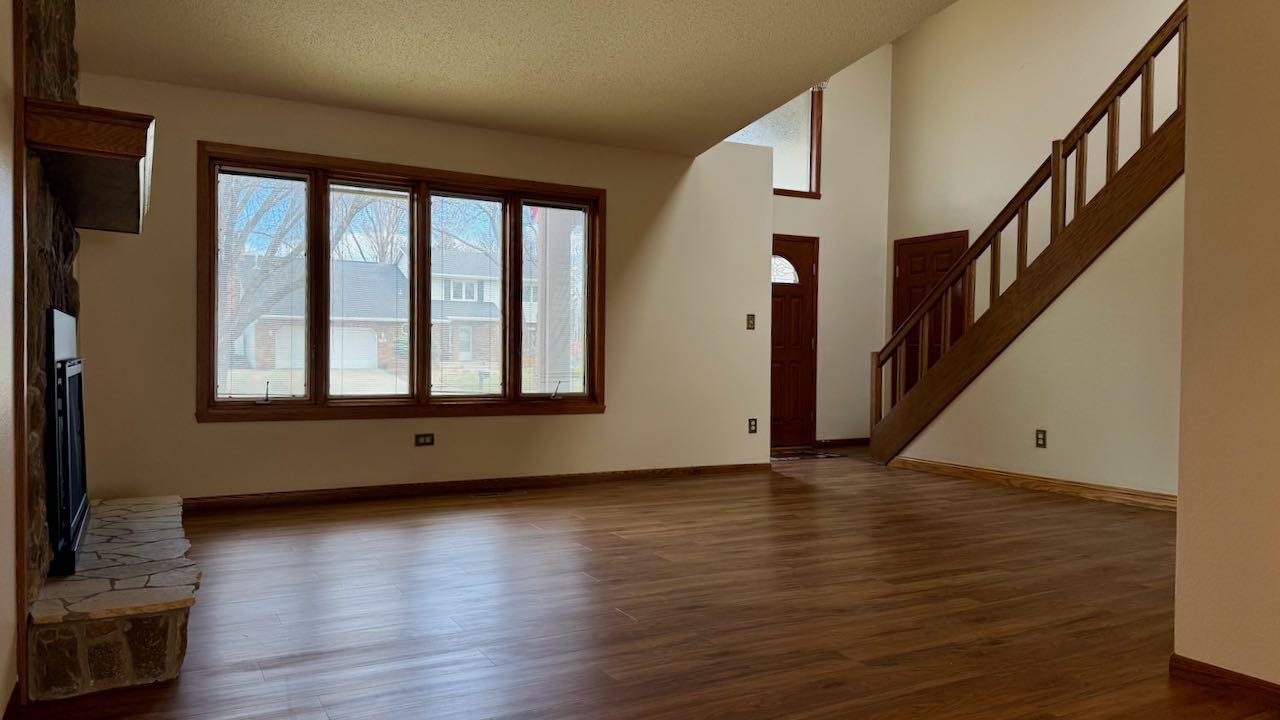 (13) Living Room.jpeg