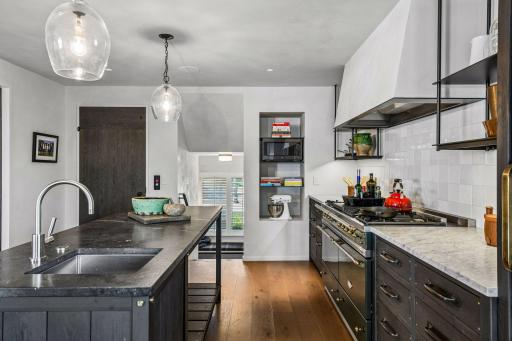 1300 Bracketts Point Road, Wayzata, MN 55391