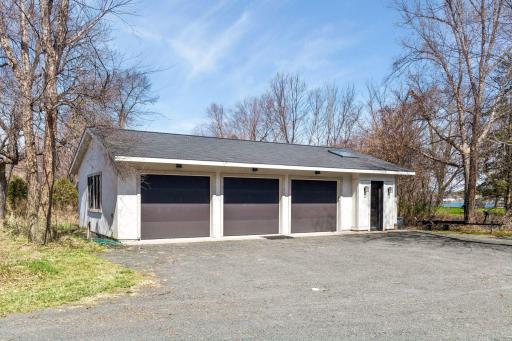 1300 Bracketts Point Road, Wayzata, MN 55391