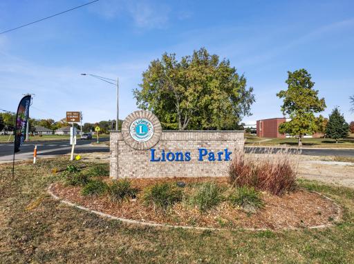 Lions Park also offers an 18 hole disc golf course.