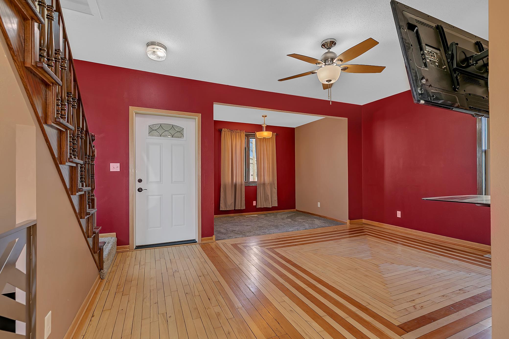 The living room also features a ceiling fan to help disburse airflow.