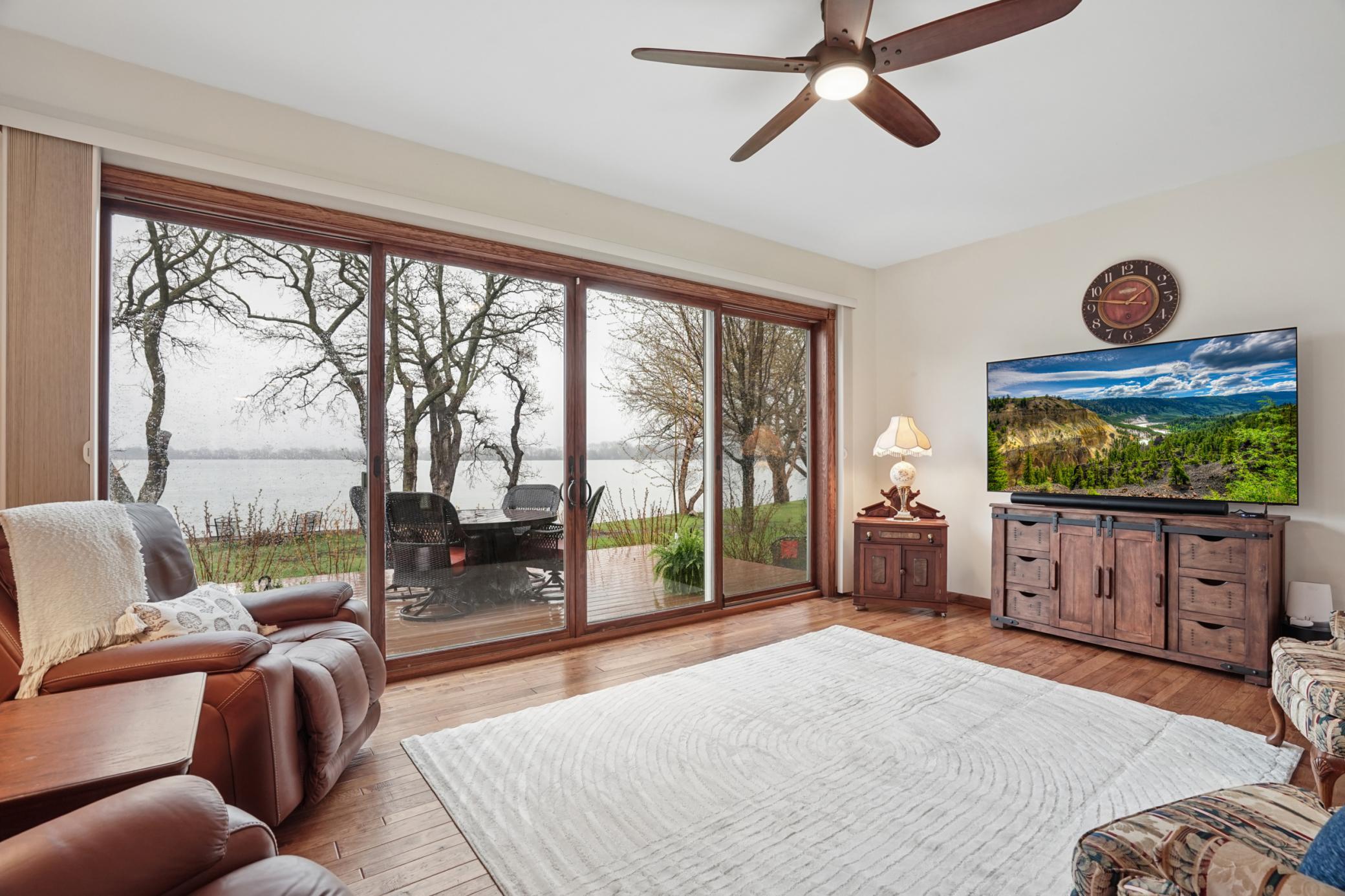 9'x18' Anderson patio doors provide abundant light and stunning views of Lake Preston.