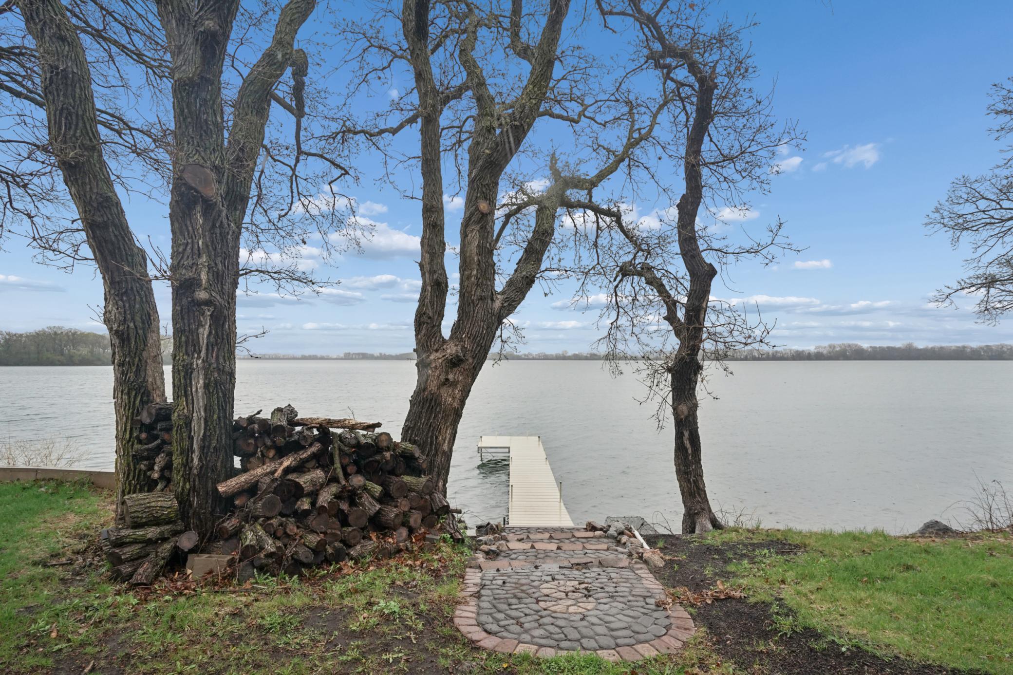 The 40' aluminum Porta Dock is included.