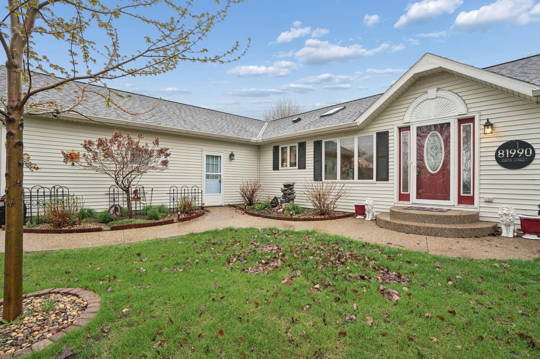 Escape to your private retreat on the shores of Lake Preston, conveniently located less than 4 miles from Oakdale Golf Course.