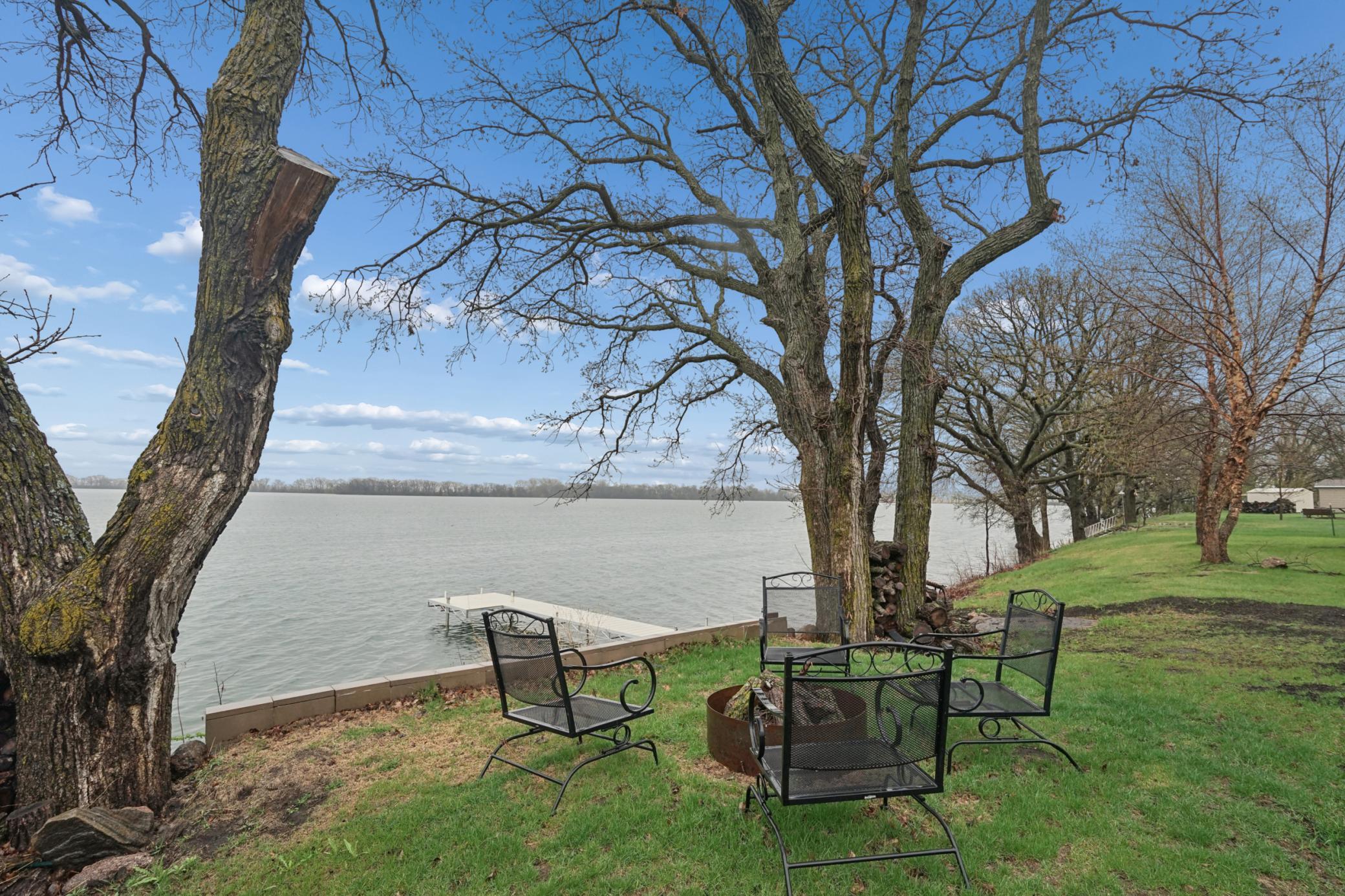 Enjoy 195' of Lake Preston shoreline.