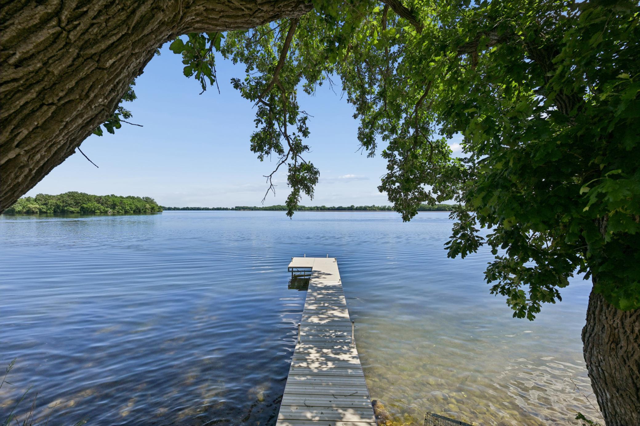 The 40' aluminum Porta Dock is included.