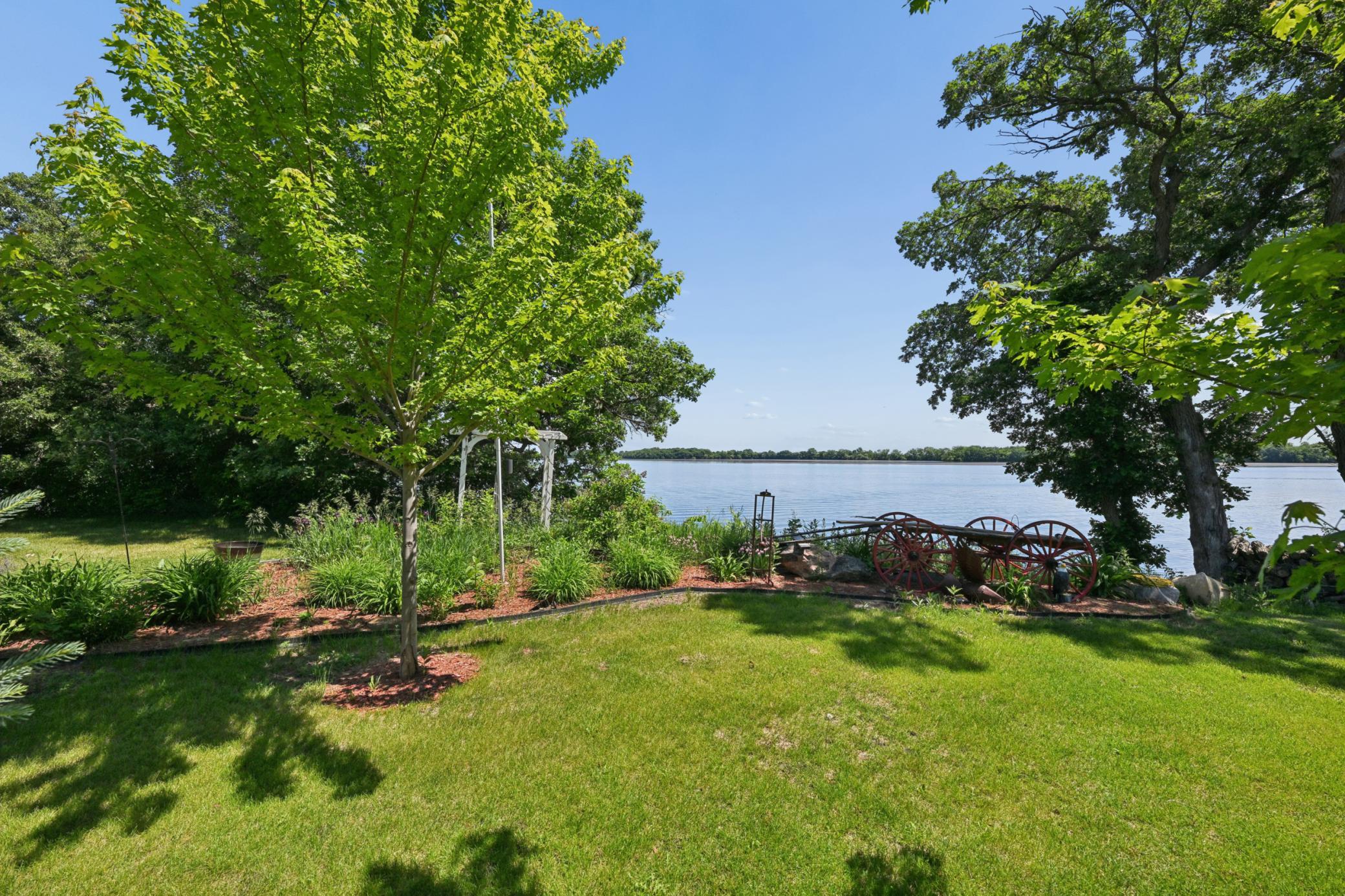 Enjoy 195' of Lake Preston shoreline.