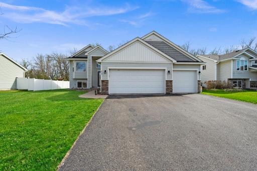 612 6th Street N, Montrose, MN 55363