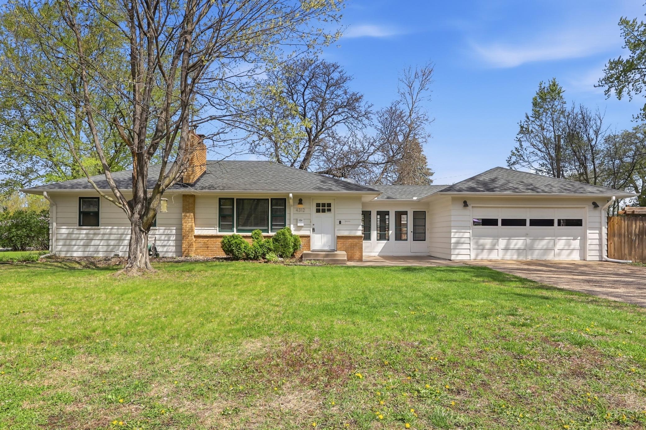 Welcome Home! 4312 W 109th St