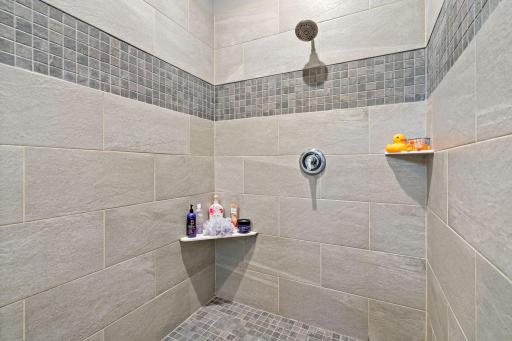757 Stonebrooke Drive, Shakopee, MN 55379