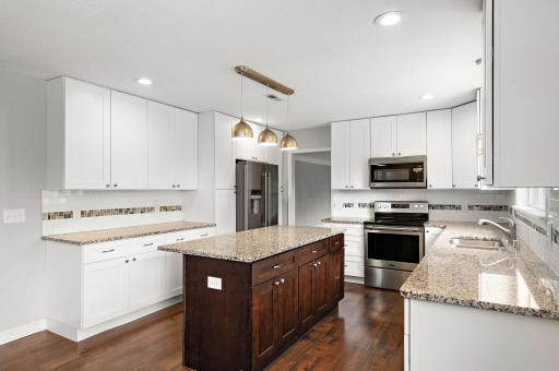 30 Woodridge Lane, Inver Grove Heights, MN 55077