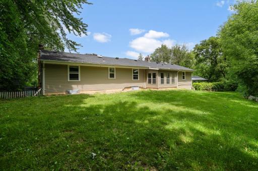 30 Woodridge Lane, Inver Grove Heights, MN 55077