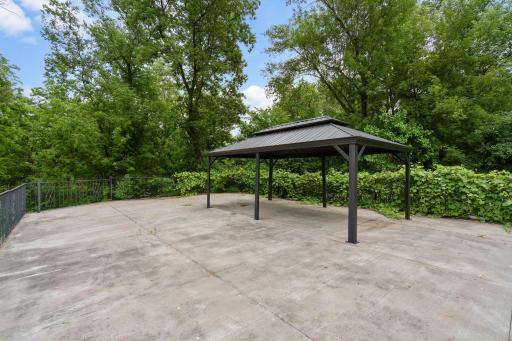 30 Woodridge Lane, Inver Grove Heights, MN 55077