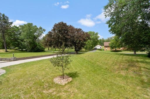 30 Woodridge Lane, Inver Grove Heights, MN 55077