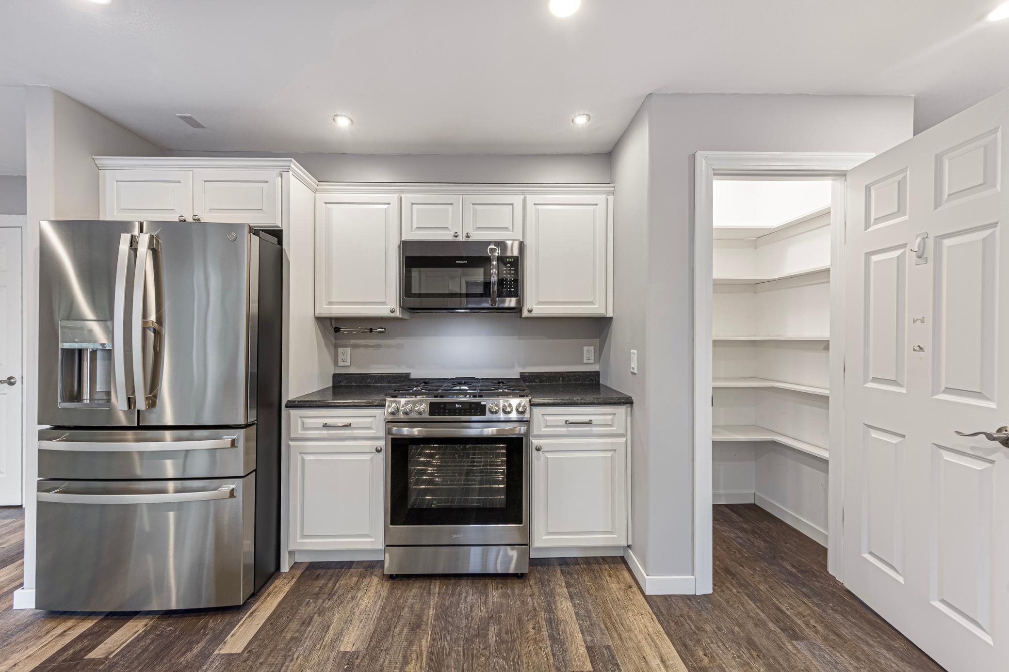 16 kitchen.jpg