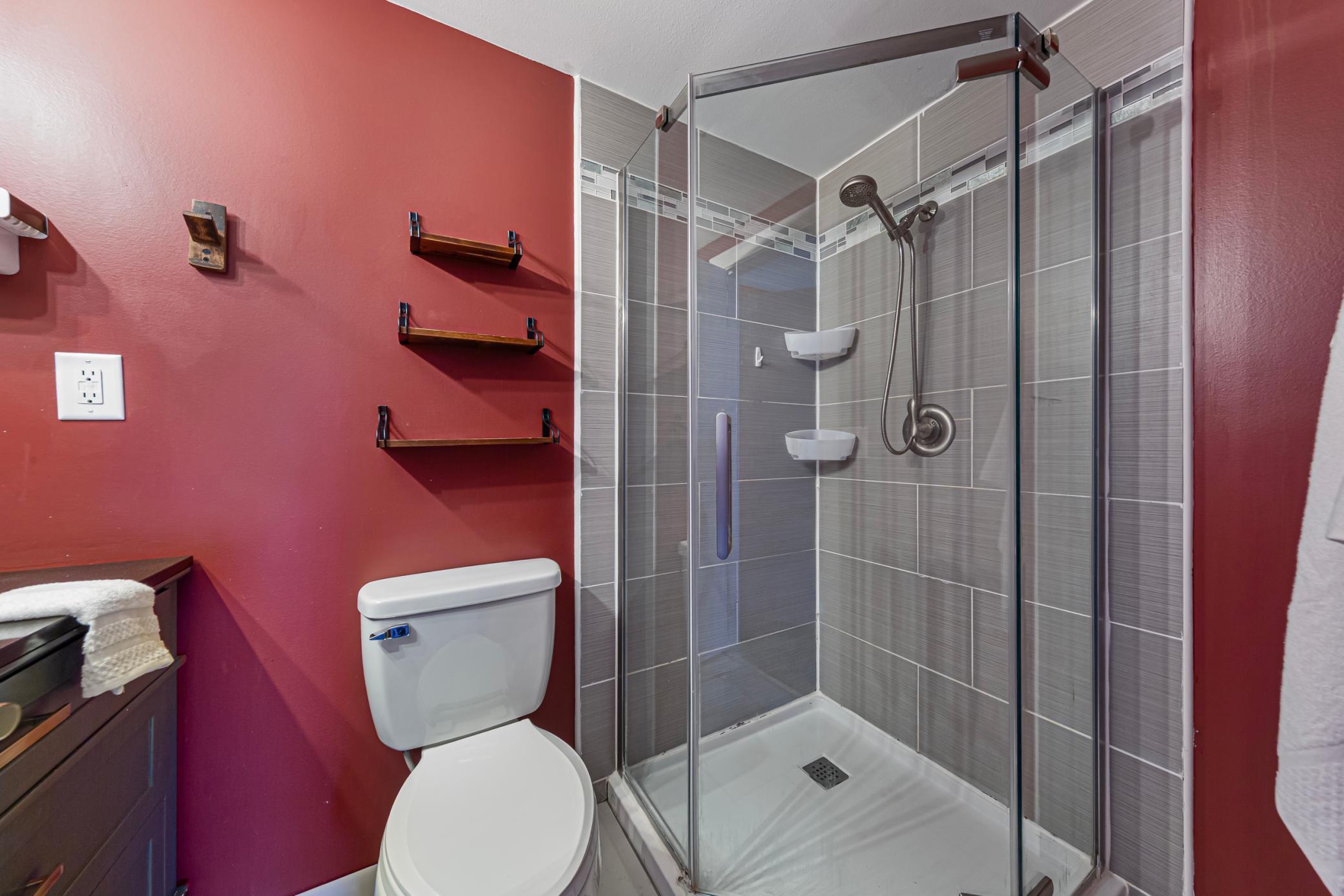 34 main bathroom.jpg