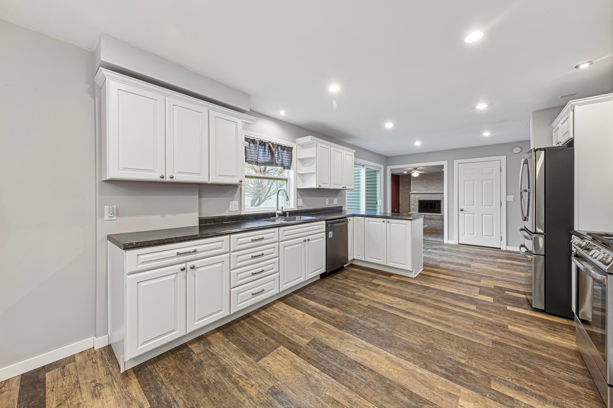 13 kitchen.jpg