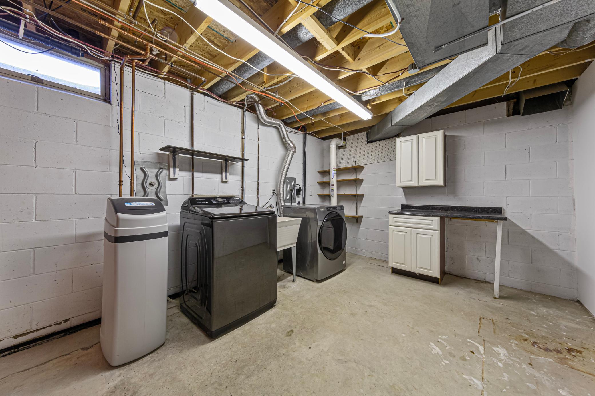 37 laundry_lower.jpg