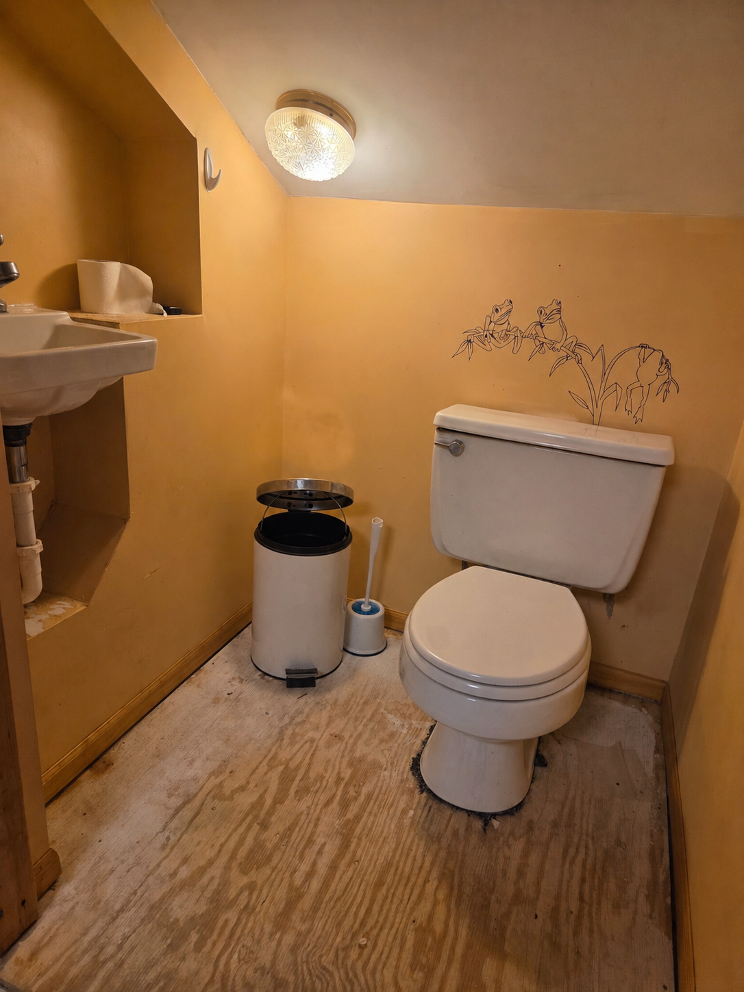 Upstairs bathroom.png